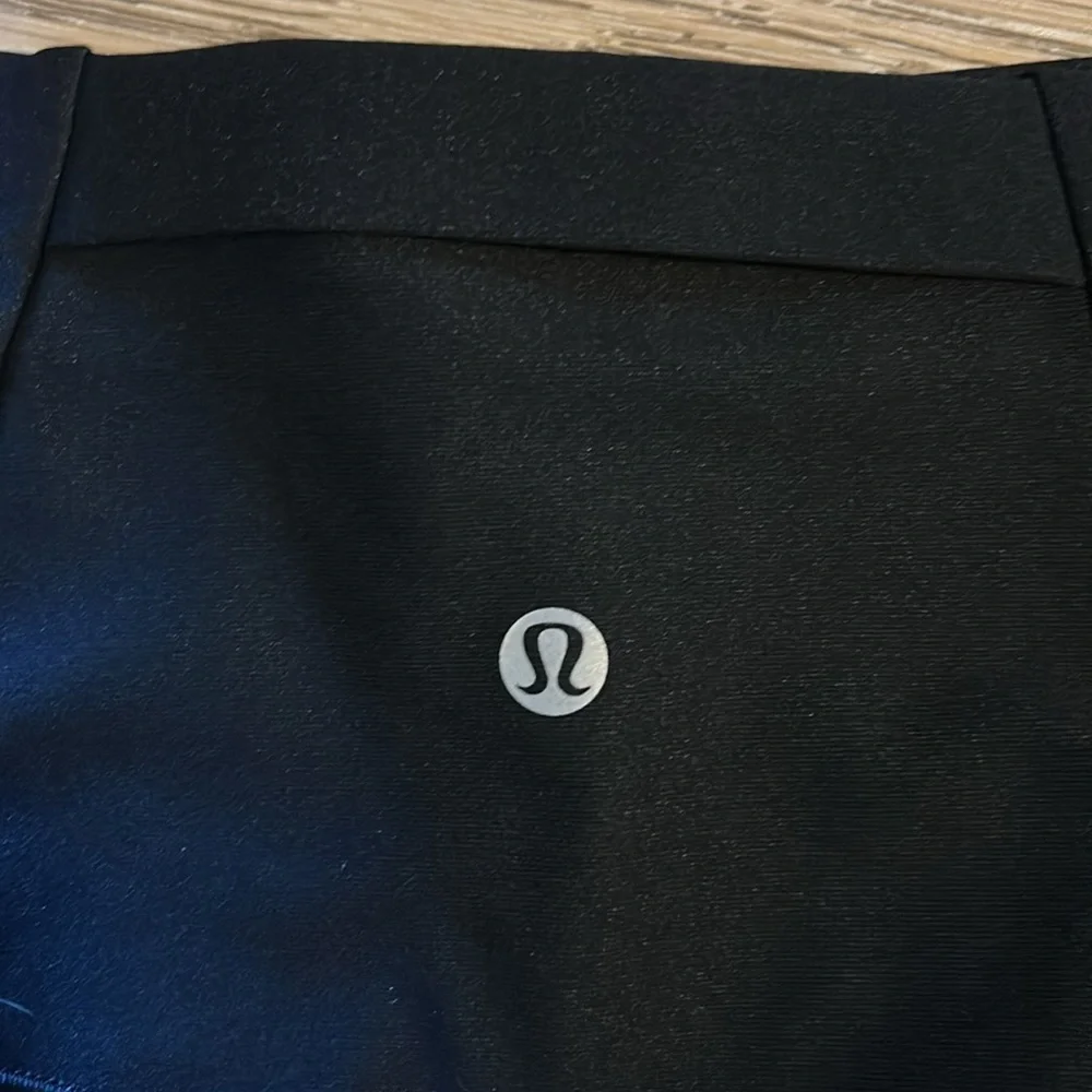 Lululemon size 4 legging black with white design